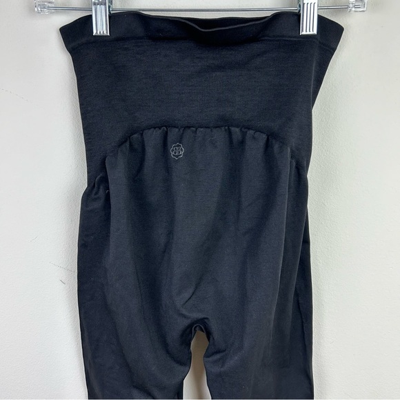 Belly Bandit Maternity Bump Support Leggings size: M - Picture 8 of 11